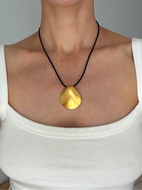 MMA Queen Mereret Golden Shell Necklace